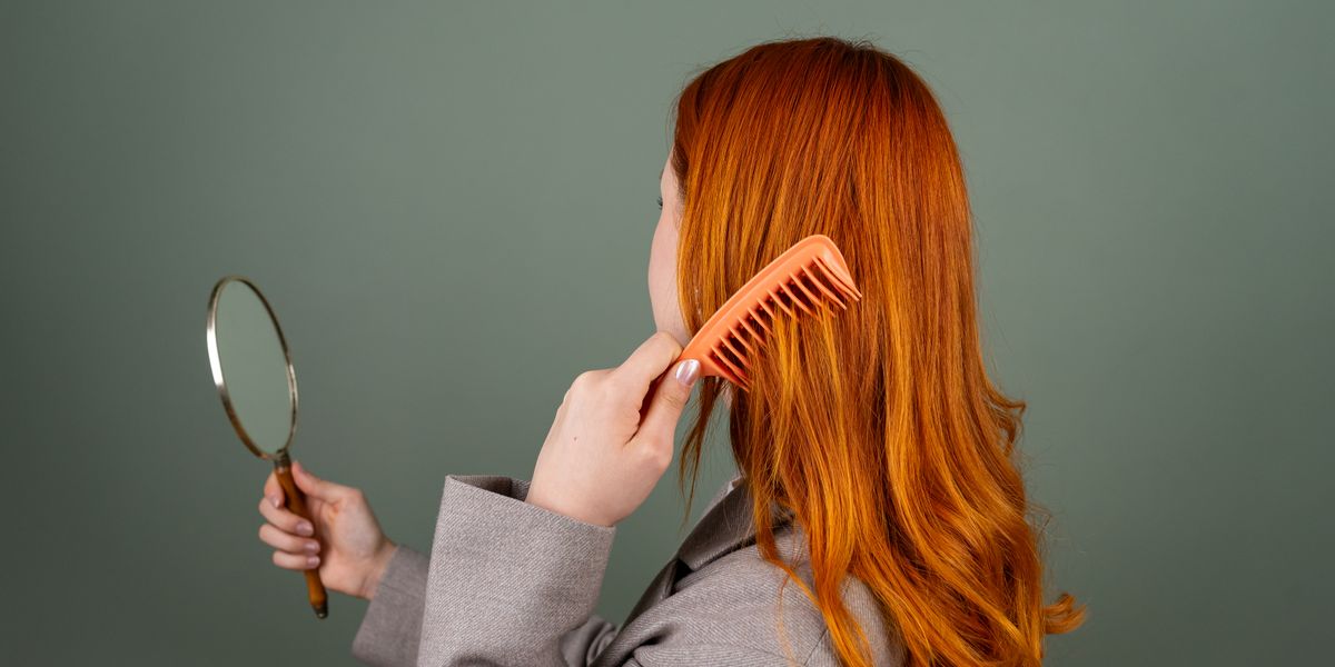 Östrogenmangel und Haarausfall in den Wechseljahren: Warum die Haarwurzel schrumpft und was die Kombination aus Östradiol, Minoxidil und Kollagen wirklich bringt